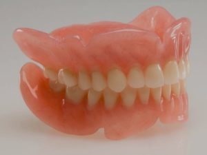 Closed set of full dentures